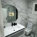 Ada Hilltop Serenity Appartement